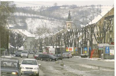 I bakgrunden rumänsk-ortodoxa kyrkan. I bakgrunden rumänsk-ortodoxa kyrkan.